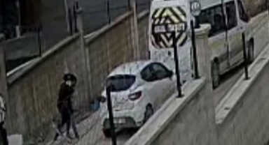 Kaza yapan sürücülerin kavgası kameralara yansıdı