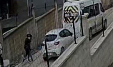 Kaza yapan sürücülerin kavgası kameralara yansıdı