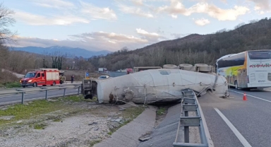 Kontrolden çıkan beton tankeri devrildi : 1 ağır yaralı