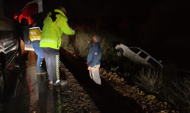 Kontrolden çıkan kamyonet şarampole yuvarlandı