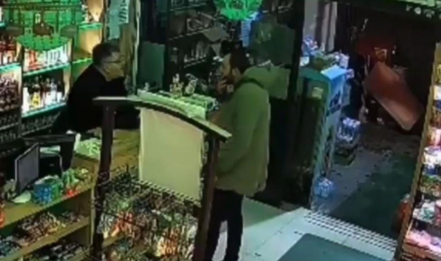 Market'te para üstü kavgası kamerada