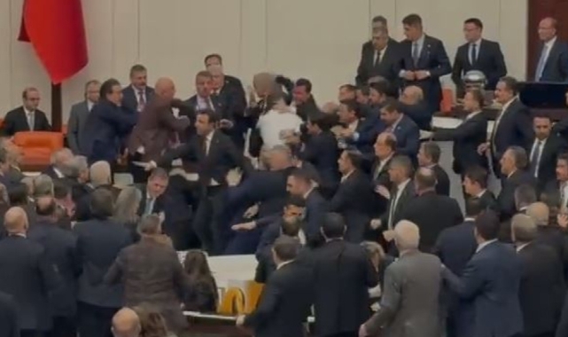 Meclis'te yemin töreni öncesi gerginlik