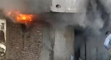 Metruk bina alev alev yandı