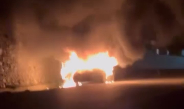 Mudanya Yolu'nda yanan araç demir yığınına döndü