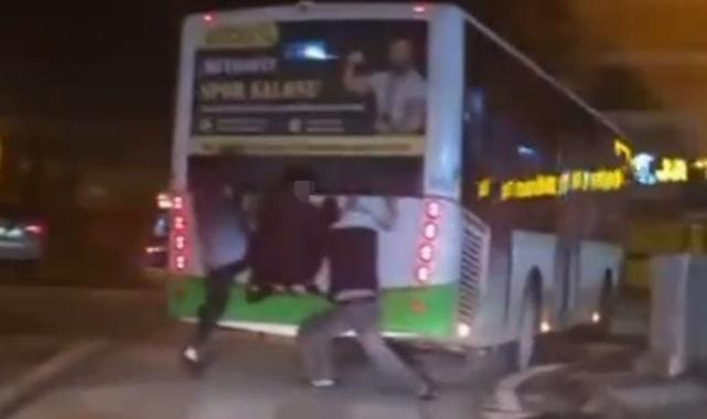 Otobüsün arkasına tutunarak canlarını hiçe saydılar