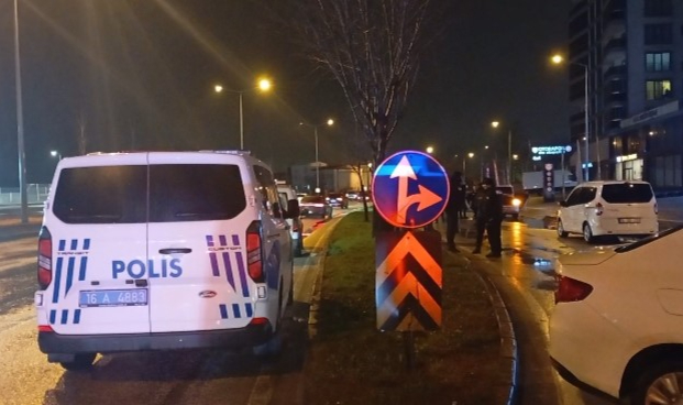 Polis'ten kaçan şahısların aracından el bombası çıktı