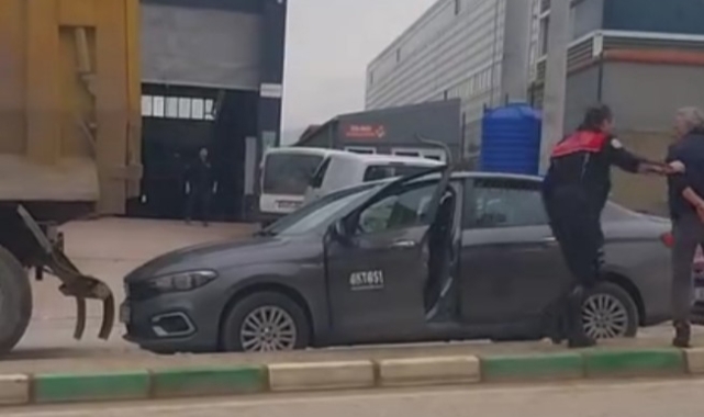 Polis'ten kaçan şüpheli aracın önünü kamyon kesti