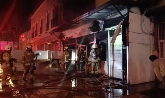 Sabaha karşı yanan dükkan kullanılamaz hale geldi