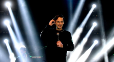 Sanatçı Edis İstanbul Havalimanı'nda gözaltına alındı