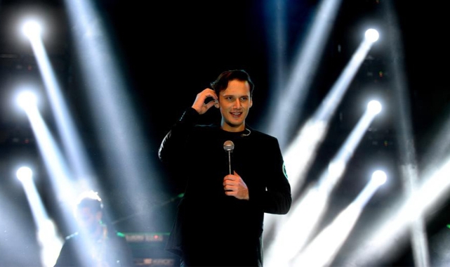 Sanatçı Edis İstanbul Havalimanı'nda gözaltına alındı