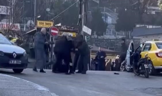 Trafikte tekme tokat yol verme kavgası