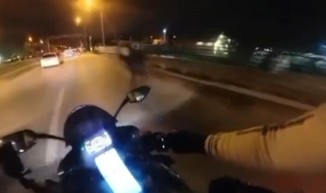 Yola atlayan yaya trafiği tehlikeye düşürdü