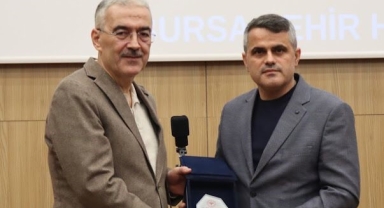 1 yılda 3 bin 766 ameliyat yapan doktora ödül