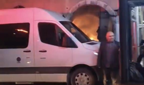 156 yıllık tarihi binada çıkan yangın söndürüldü