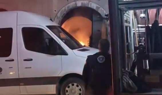 156 yıllık tarihi binada çıkan yangın söndürüldü