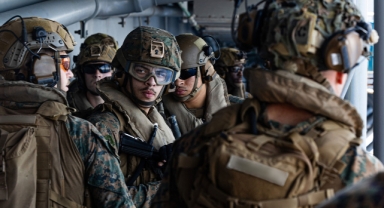 3 bin 500 personel taşıyan amfibi hücum gemisi USS Tripoli Orta Doğu'da