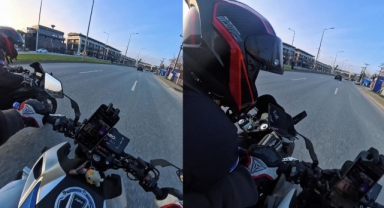 Aniden şerit değiştiren motosiklet sürücüsü kaza yaptı