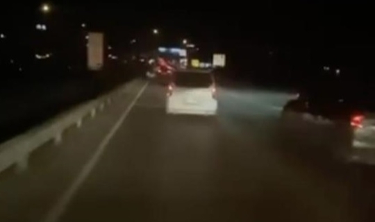 Aracına çarpan kamyoneti 3 kilometre kovaladı