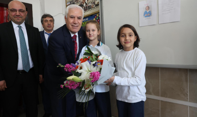 Arkadaşlarına söz verdi Başkan Bozbey’i sınıfa getirdi