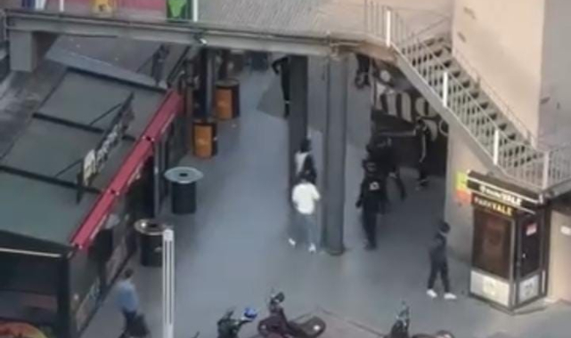 AVM'de iki grup arasında kavga!