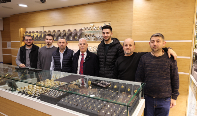 Başkan Bozbey çarşı esnafıyla bayramlaştı