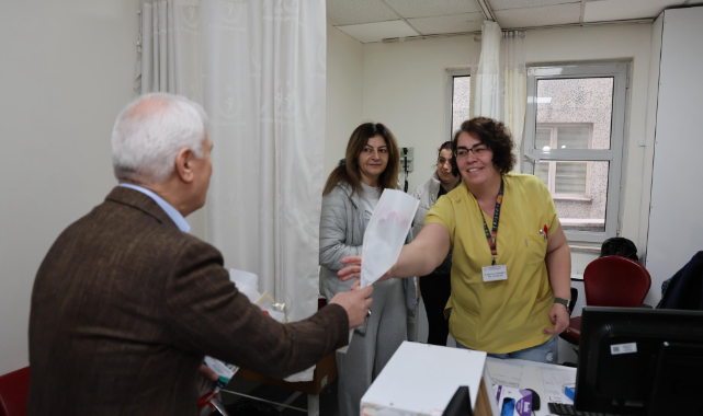 Başkan Bozbey'den sağlık çalışanlarına ziyaret