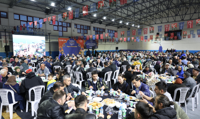 Başkan Bozbey Orhaneli'de vatandaşlarla orucunu açtı