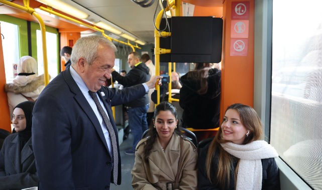 Başkan Özdemir'den mesai öncesi metro sürprizi
