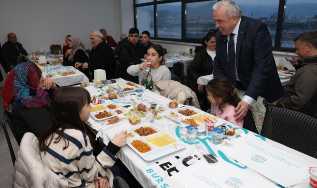 Başkan Özdemir vatandaşlarla iftarda buluştu