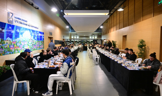 Başkan Yılmaz'dan öğrencilere sahur sürprizi