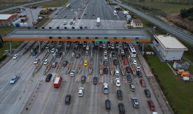 Bayram dönüşü Bursa otoyolunda yoğunluk oluştu