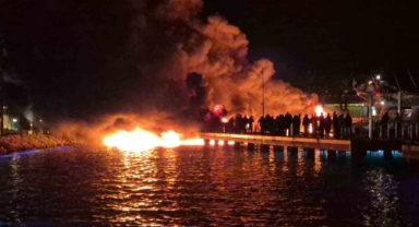 Bodrum’da 7 motoryat yanarak battı