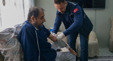 Bursa Büyükşehir evde bakım ve temizlik hizmetiyle gönüllere dokunuyor