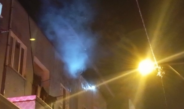 Bursa'da apartmanın çatı katında yangın