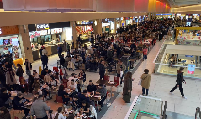 Bursa'da bayramın adresi AVM'ler oldu