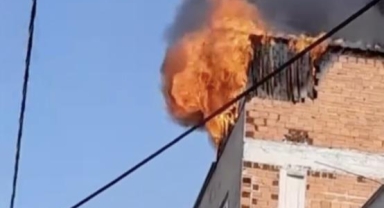 Bursa'da çatı katı alevlere teslim oldu