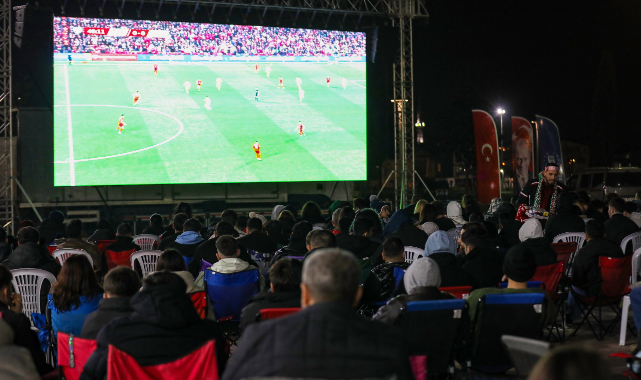 Bursa'da dev ekranda milli coşku