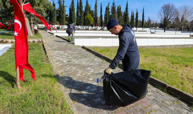 Bursa'da şehitlik ve mezarlıklar bayrama hazır