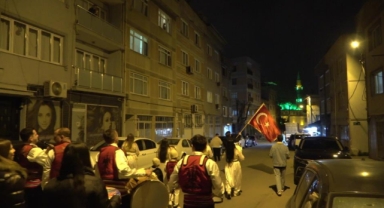 Bursa'da sokak sokak dolaşıp börek topladılar