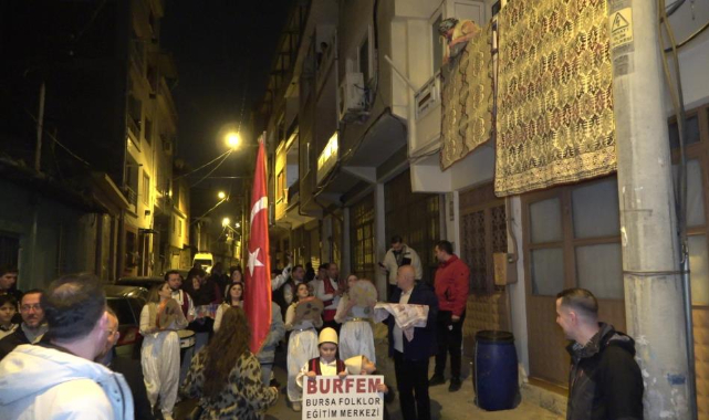 Bursa'da sokak sokak dolaşıp börek topladılar
