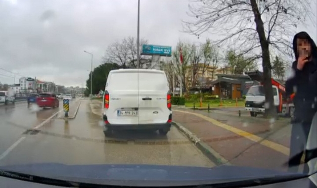 Bursa'da trafikte yol verme kavgası