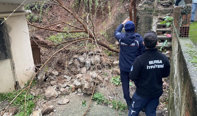 Bursa'da yağış sonrası istinat duvarı çöktü