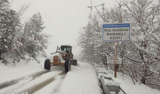 Bursa'nın yüksek kesimlerinde karla mücadele sürüyor