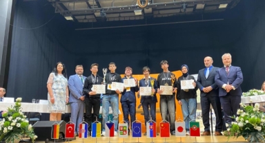 Bursalı öğrencilerden Çekya’da robotik başarısı