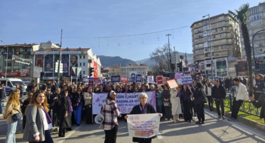 CHP Bursa İl Kadın Kolları'ndan 8 Mart yürüyüşü