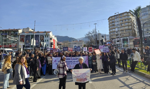 CHP Bursa İl Kadın Kolları'ndan 8 Mart yürüyüşü