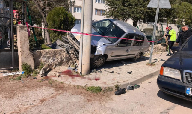 El freni çekilmeyen otomobil dede ile torunlarını ezdi