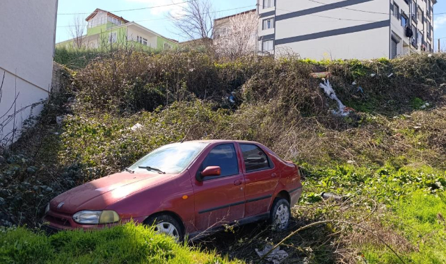 Freni boşalan otomobil şarampole uçtu: 2 yaralı