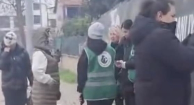 Gemlik Umurbey'deki barınağa gelen hayvanseverler içeriye alınmadı