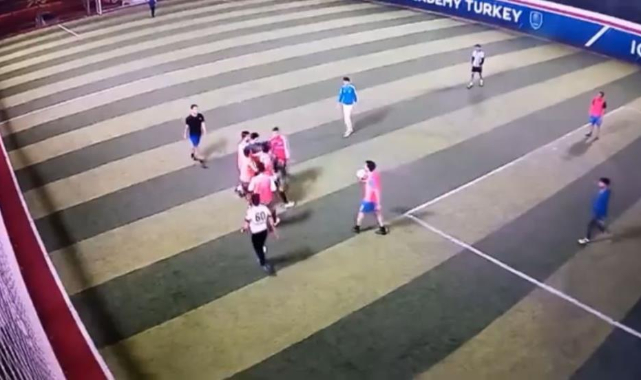 Halı sahayı boks ringine çevirdiler